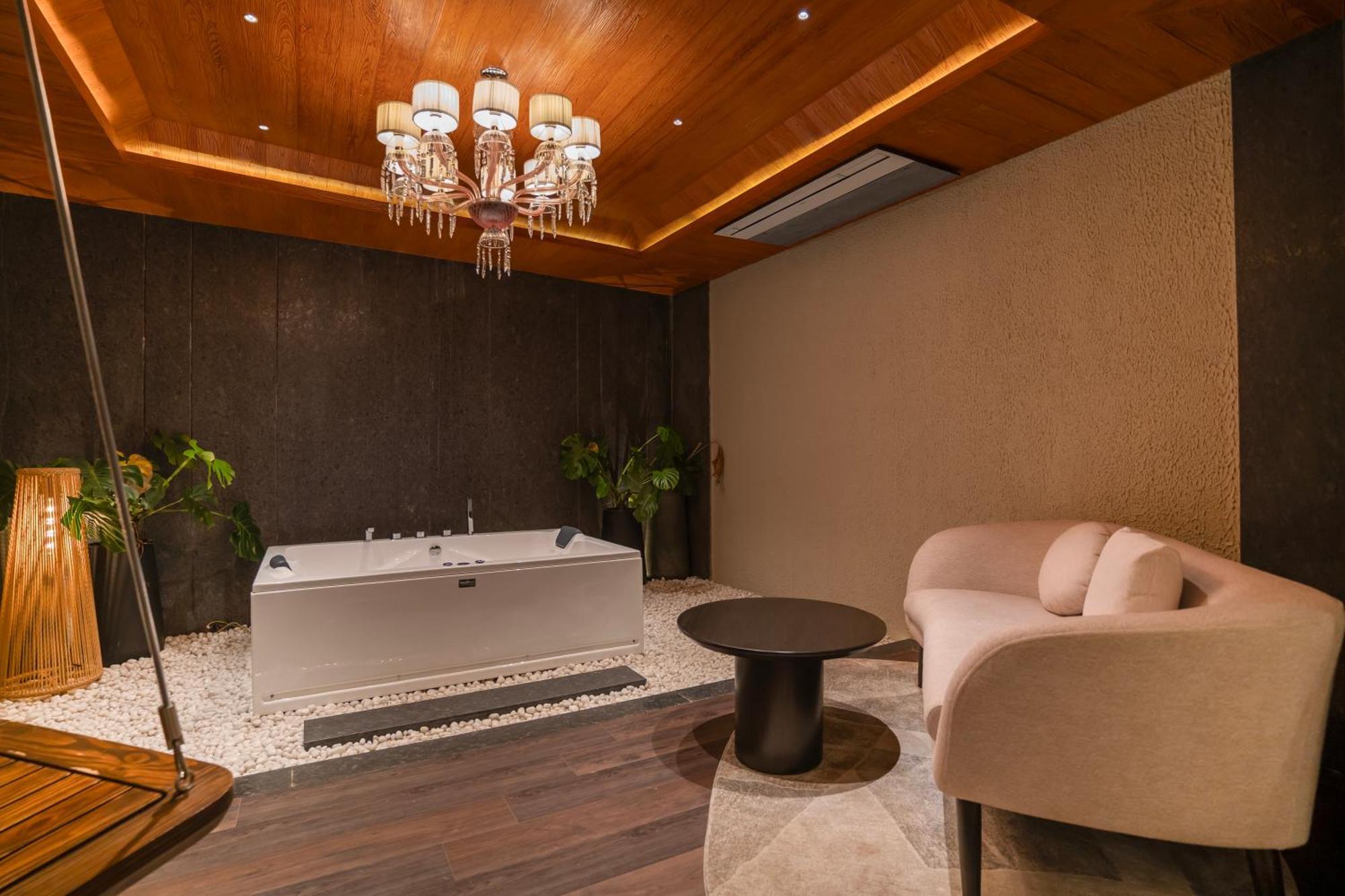 Leela Resort, The Exotic Boutique Hotel - Pure Veg Mahābaleshwar Eksteriør billede