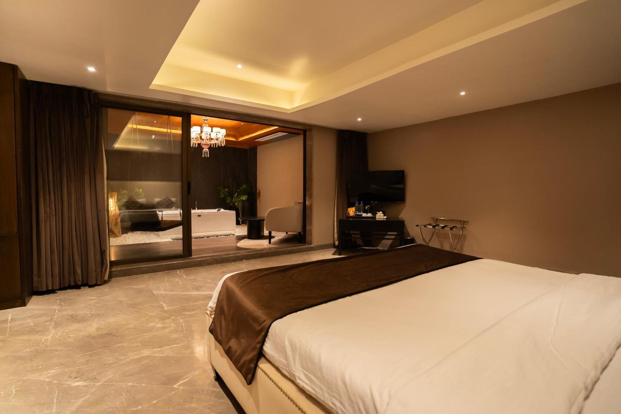 Leela Resort, The Exotic Boutique Hotel - Pure Veg Mahābaleshwar Eksteriør billede